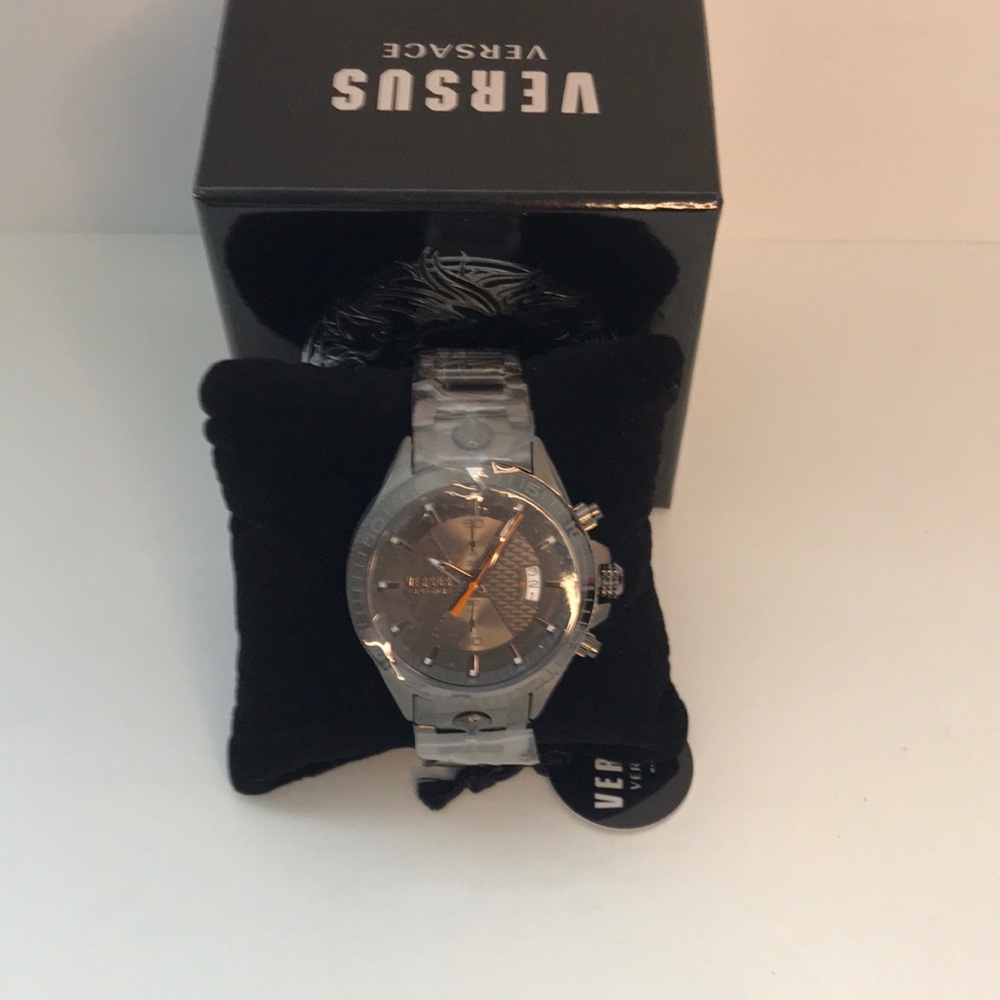 New Authentic VERSUS VERSACE  Griffith Chronograph Watch